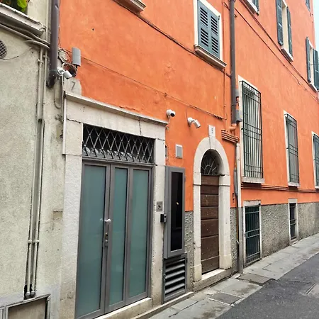 Apartment La Casa Di Alissia A Brescia
