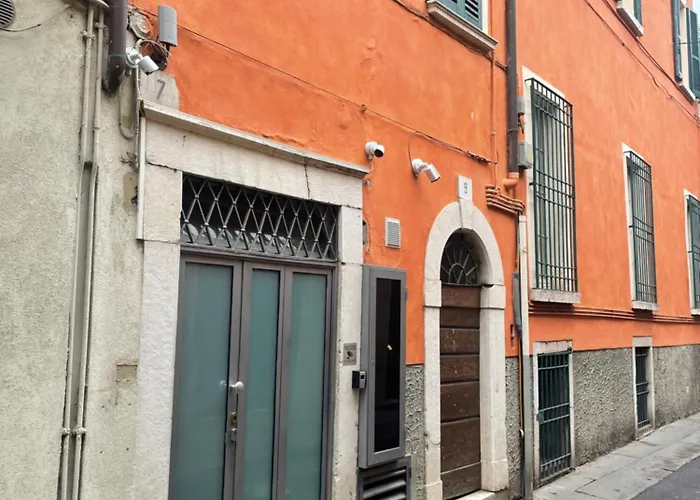 Apartment La Casa Di Alissia A Brescia